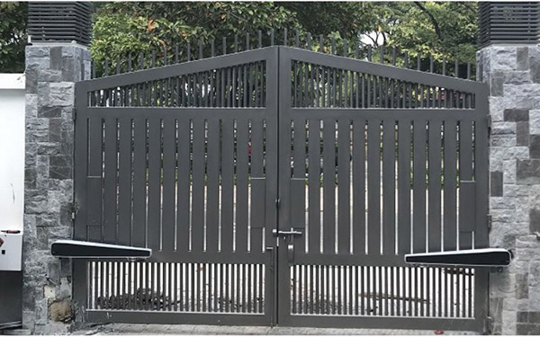 B&aacute;o gi&aacute; cổng tự động 2026 trượt, tay đ&ograve;n, &acirc;m s&agrave;n nhập khẩu