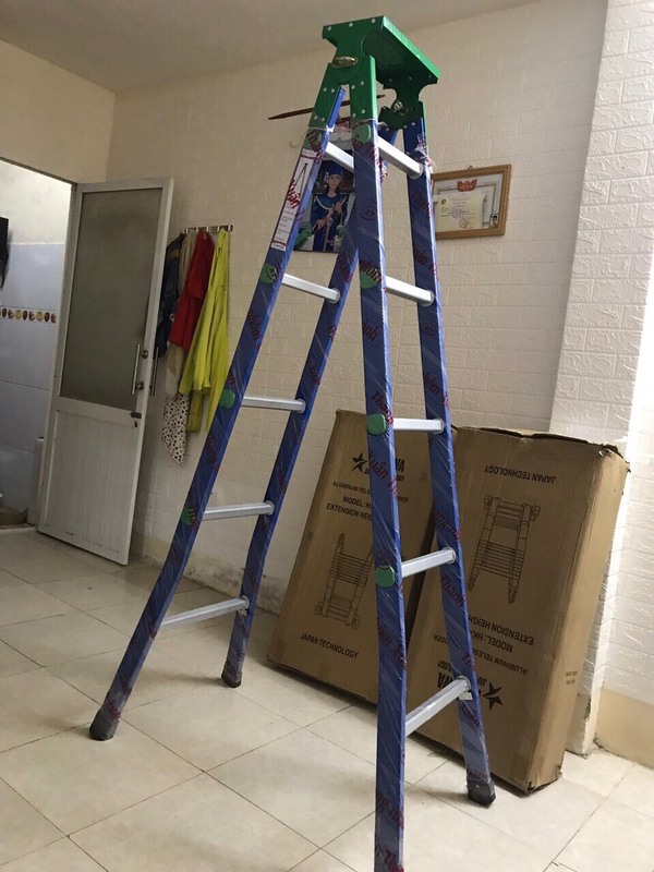Thang nhôm chữ A cố định kết cấu chắc chắn, bản lề và thanh giằng khóa tự động