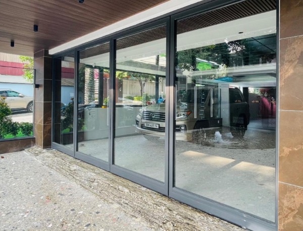 Đội ngũ kỹ thuật lắp đặt cửa tự động chuy&ecirc;n nghiệp tại Đồng T&acirc;m JSC