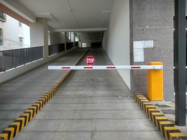 Barie cần thẳng cho b&atilde;i xe ngo&agrave;i trời