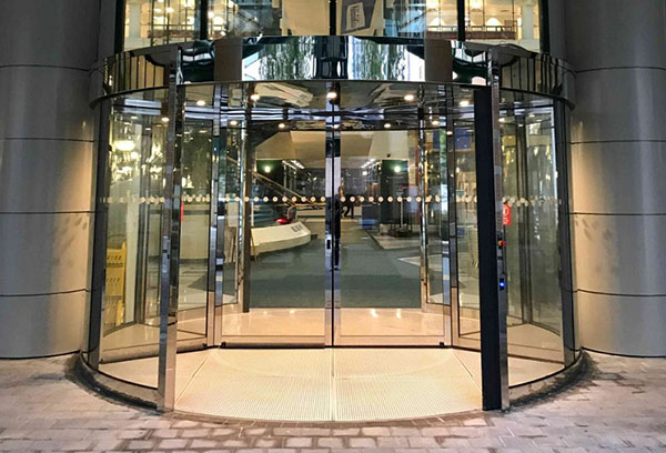 Cửa kính cong tự động thiết kế uốn cong sang trọng, tăng thẩm mỹ và phù hợp khách sạn, showroom cao cấp