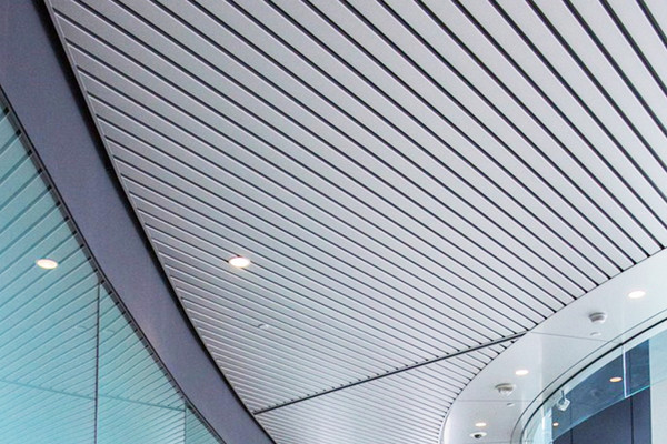 Trần nh&ocirc;m C-Shaped từ hợp kim si&ecirc;u bền, c&ocirc;ng nghệ nano chống rỉ s&eacute;t ho&agrave;n