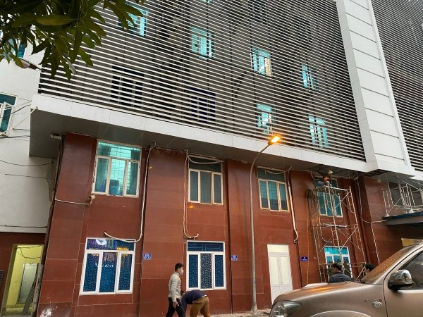 Lam nhôm chữ Z che nắng hiệu quả cho mặt tiền nhà phố và văn phòng kính