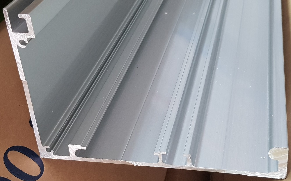 Ray cửa tự động