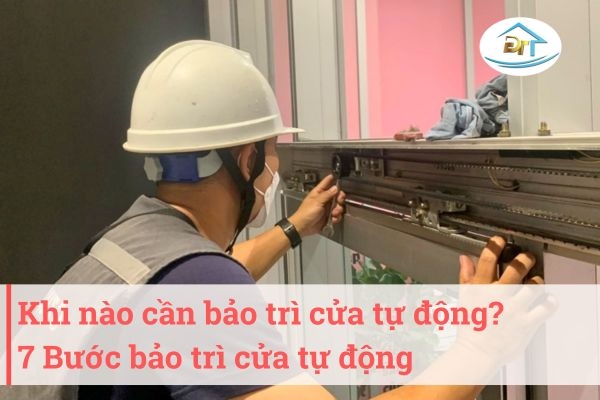 Kỹ thuật viên kiểm tra tổng thể hệ thống cửa tự động tại công trình thực tế