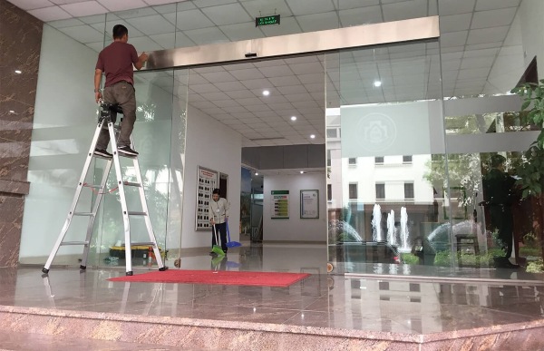 Cần lưu &yacute; để cửa k&iacute;nh tự động vận h&agrave;nh an to&agrave;n v&agrave; bền bỉ