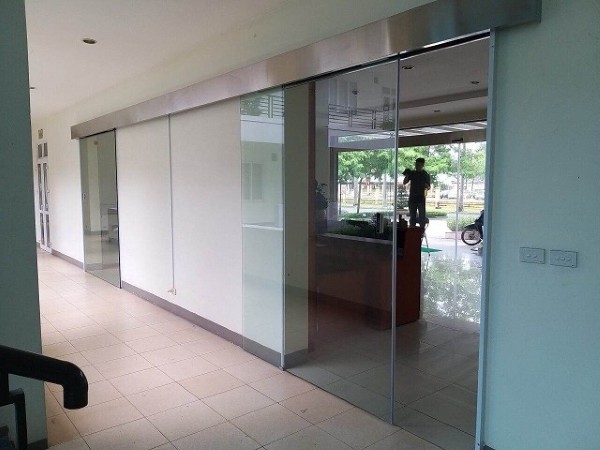 Đồng T&acirc;m JSC thi c&ocirc;ng cửa k&iacute;nh tự động chuy&ecirc;n nghiệp tại H&agrave; Nội