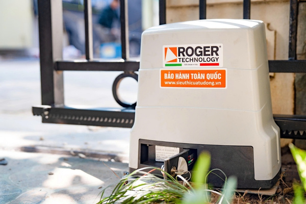 Cổng tự động Roger hoạt động dựa trên nguyên lý từ trường hạn chế tiếng ồn