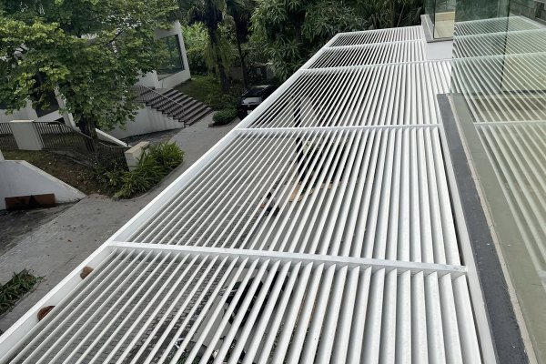 Sắc trắng tinh tế mang lại cảm gi&aacute;c mở rộng diện t&iacute;ch
