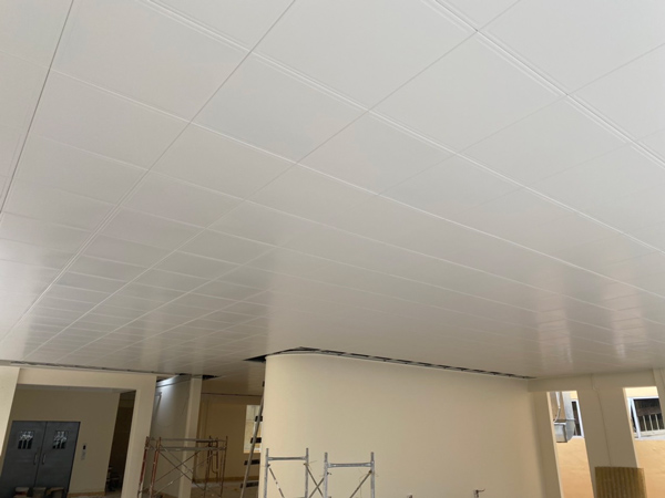 Tổng hợp c&aacute;c loại trần nh&ocirc;m c&aacute;ch &acirc;m gi&uacute;p kiểm so&aacute;t tiếng ồn đ&ocirc; thị hiệu quả